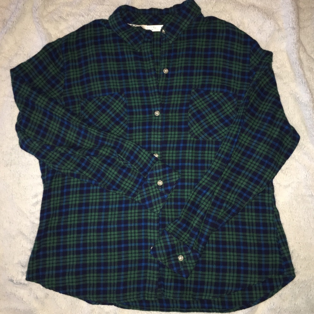 Women’s flannel long sleeve button down
